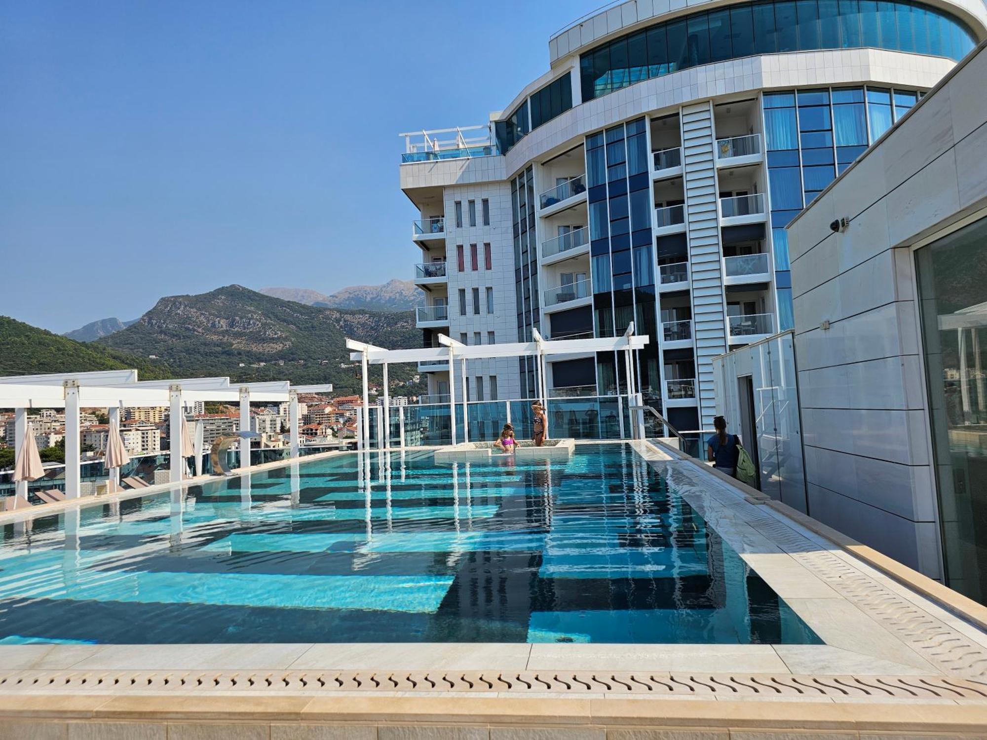 Apartments Menuet Budva Exterior foto