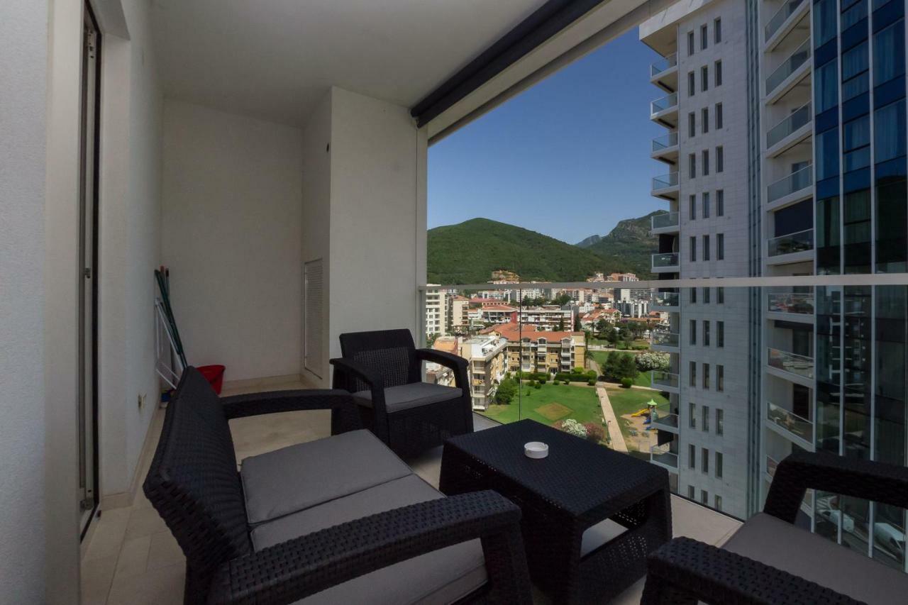 Apartments Menuet Budva Exterior foto