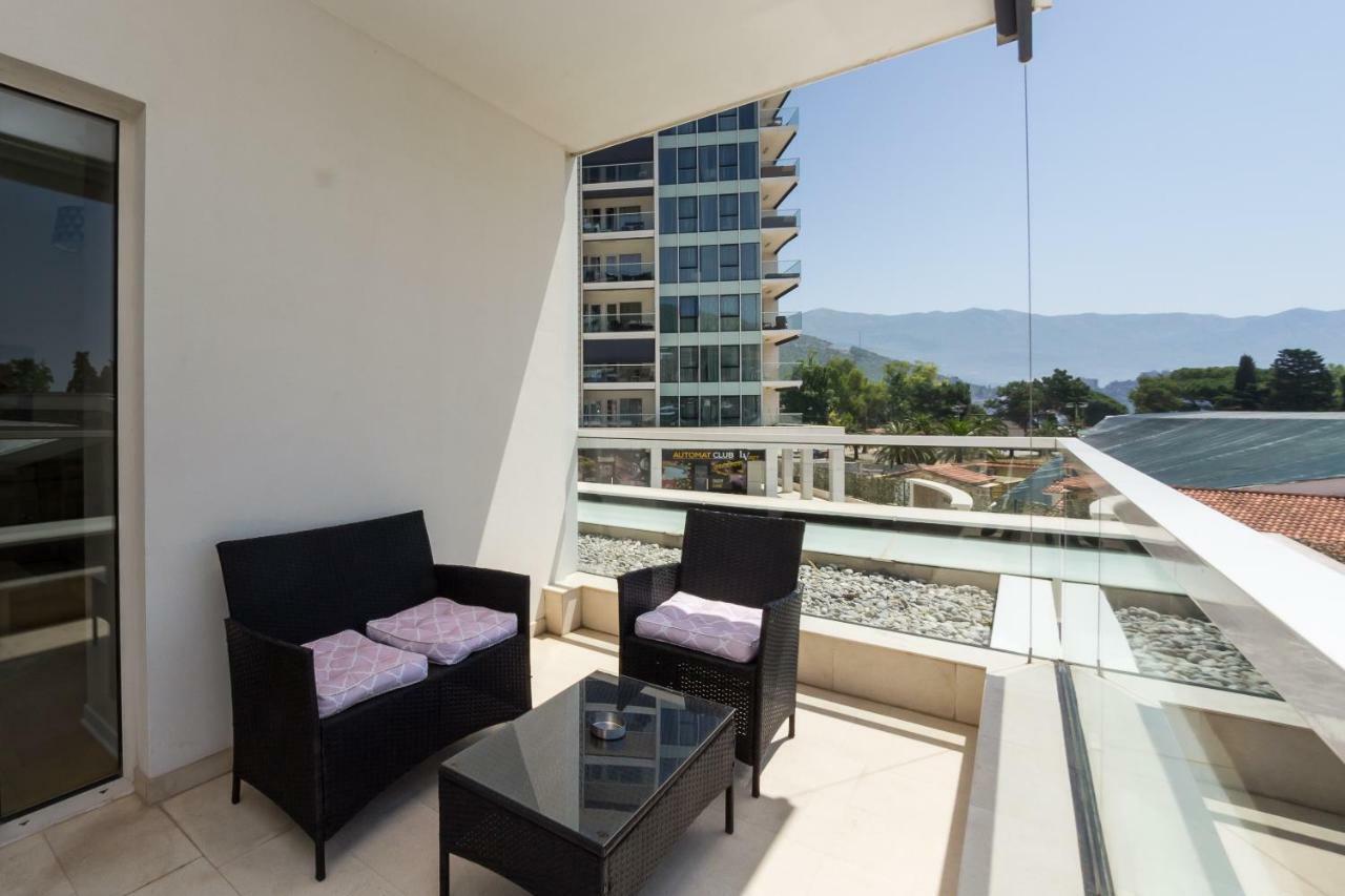 Apartments Menuet Budva Exterior foto